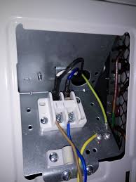 Tanda-Tanda Kabel Listrik AC Bermasalah