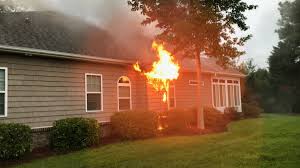 Asap Keluar dari Indoor AC ,Tanda Korsleting? Waspadai Gejala Berbahaya Ini!