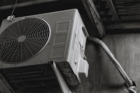 Kipas Outdoor Berputar Tapi AC Tidak Dingin: Arus Listrik Lemah?