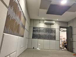 Pasang Panel Akustik di Ruangan