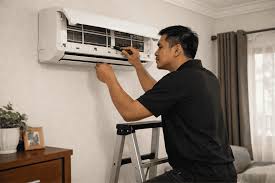 AC Lama Tidak Dingin, Perlukah Ganti Kapasitas AC atau Cukup Service?
