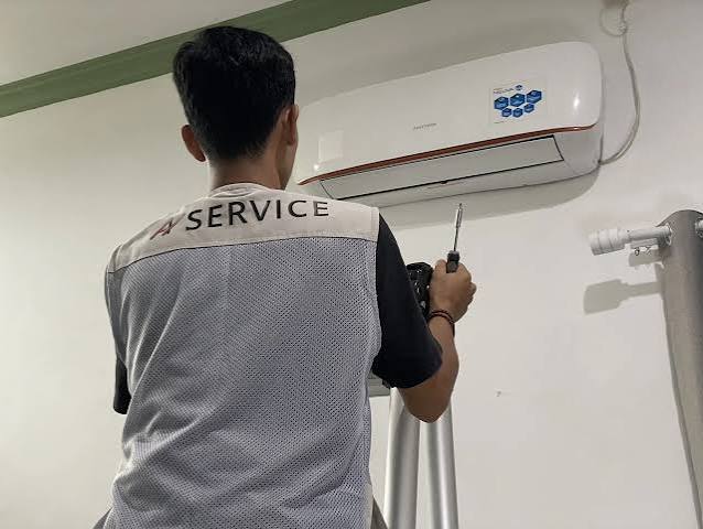 AC Kantor Mengeluarkan Bau Tidak Sedap Saat AC Central Aktif