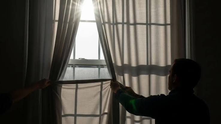 AC Rumah Tidak Maksimal Karena Tirai Tipis dan Paparan Matahari