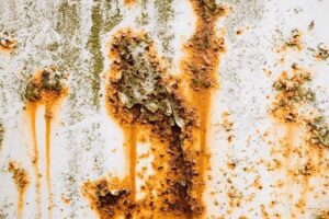 Penyebab Korosi Cepat pada Kondensor AC Outdoor Akibat Polusi Asam