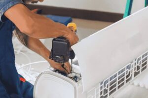 Penyebab Utama Gangguan Modul Inverter AC Kantor