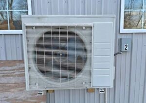 Solusi Tepat Memperbaiki Sirkulasi Udara Unit Outdoor di Balkon