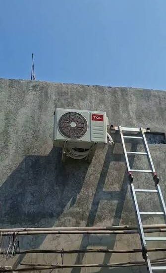 Suara Getaran Unit Outdoor AC yang Mengganggu Kenyamanan Tetangga Rumah Rempet atau Cluster